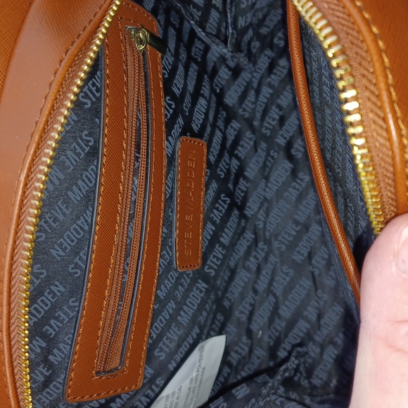 Steve Madden Shoulder Bag w. Adjustable Strap - Picture 4 of 4